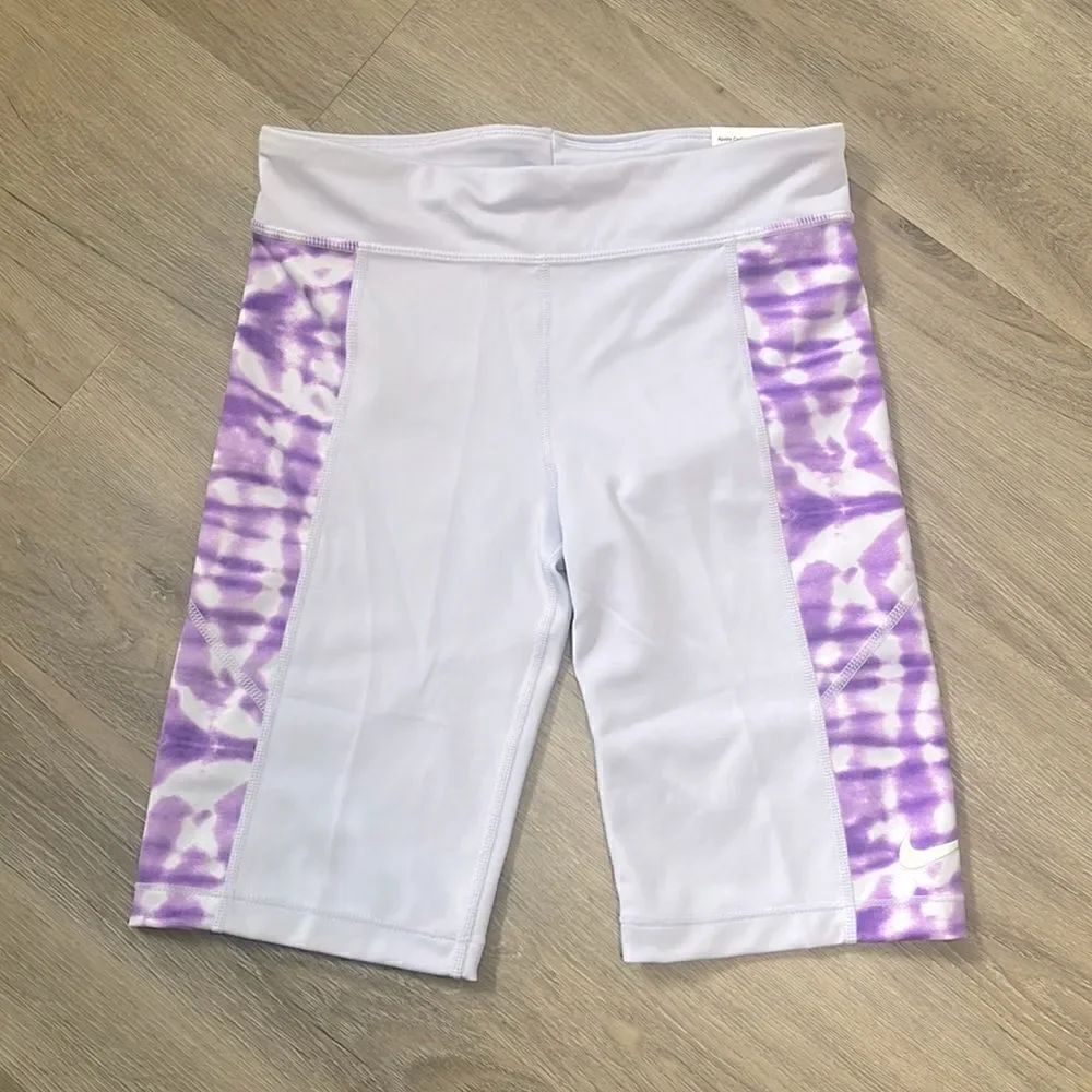 NWT GirlsĀ NIKE Dri Fit Tight FitāTrainingāShortsāSizeāLarge